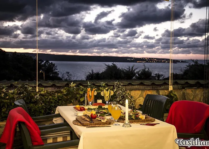 Taslihan Hotel Anadolufeneri